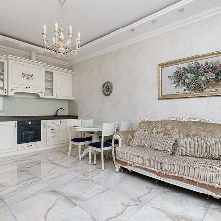 Greek Street Deluxe Apartment Odessa Buitenkant foto