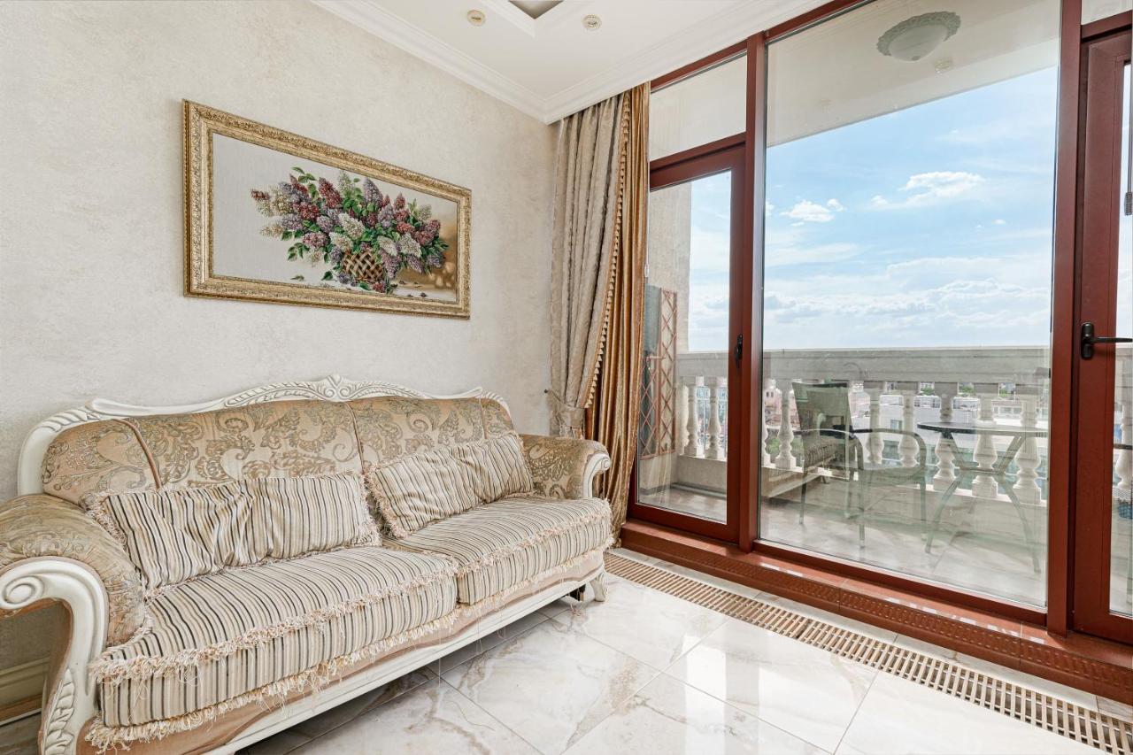 Greek Street Deluxe Apartment Odessa Buitenkant foto